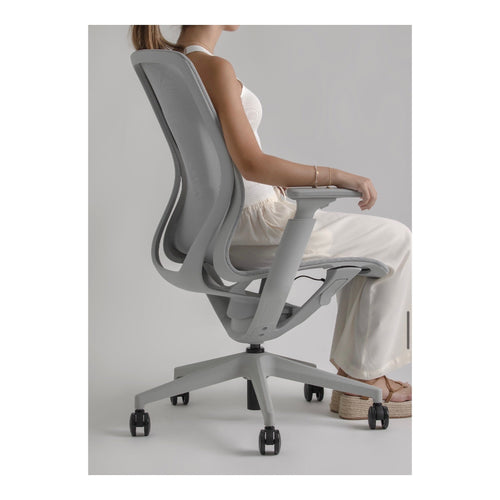 A good sitting position on your office chair
